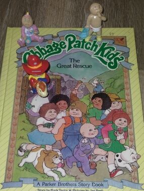 Vintage 1980's Cabbage Patch Kids Hardcover Book & 3 PVC Figures